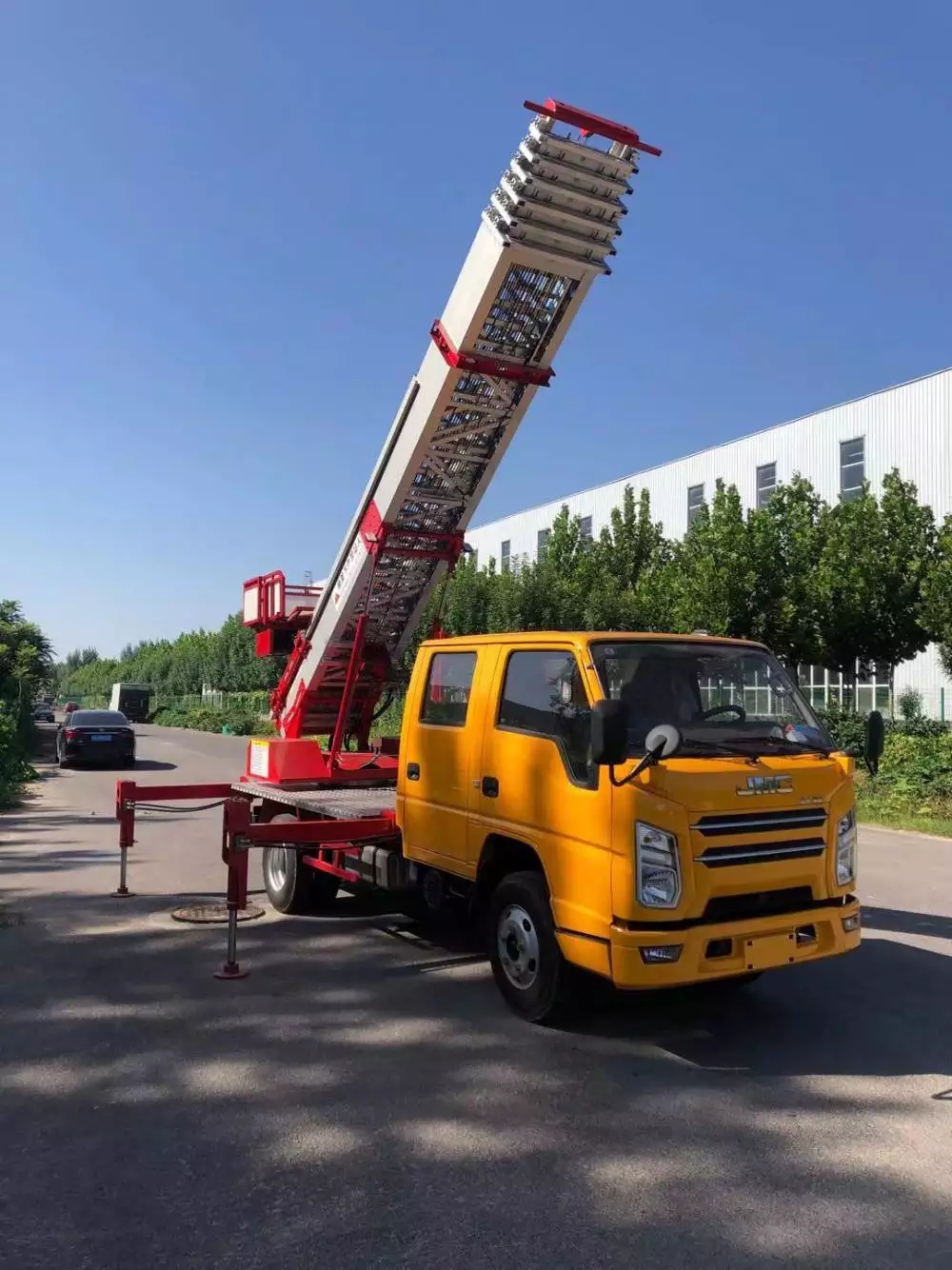 获嘉附近的云梯车出租服务：轻松解决高空作业需求