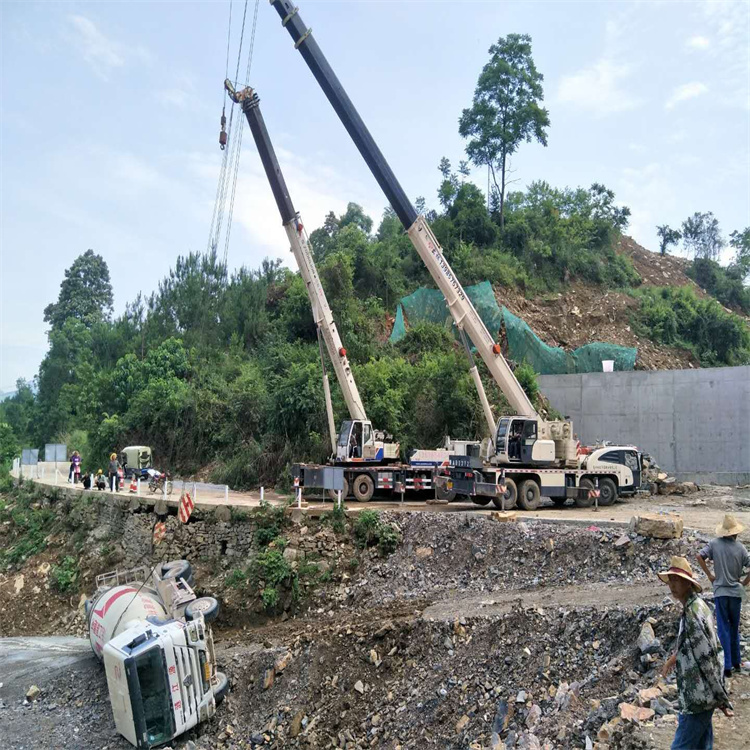 获嘉汽车掉沟里叫吊车救援要多少钱